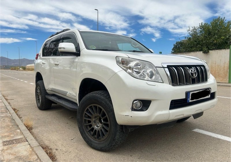 Toyota Land Cruiser 2011 - foto 1