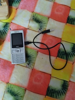 Móvil NEC plateado
