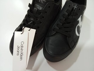 Zapatillas Calvin Klein Jeans negras logo CK talla