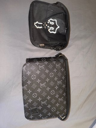 Riñoneras Louis Vuitton y Trapstar Negras