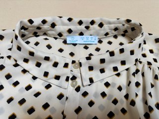 Blusa Primark Cares talla 46 estampado geométrico