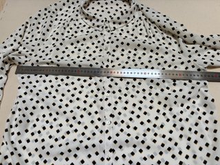 Blusa Primark Cares talla 46 estampado geométrico