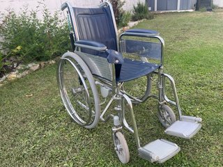 Silla de ruedas plegable azul metálica Uribarri