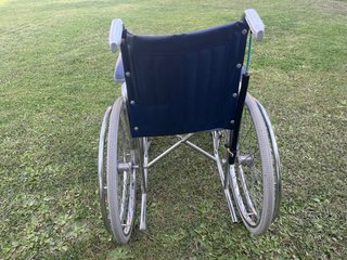 Silla de ruedas plegable azul metálica Uribarri
