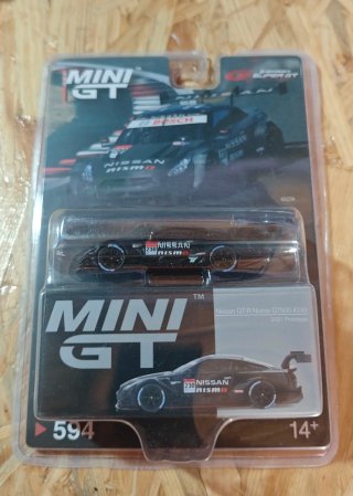 Mini GT 594 Nissan GT-R Nismo
