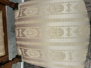 Silla antigua de madera y tela