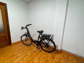 Bicicleta Eléctrica Discovery Negra