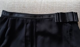 Falda midi negra con godets