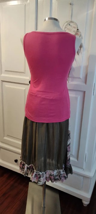 Conjunto: Camiseta, Chaleco y Falda