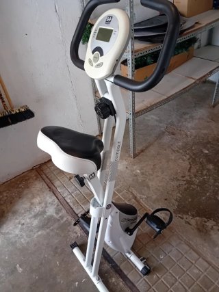 Bicicleta Estática Compacta Plegable