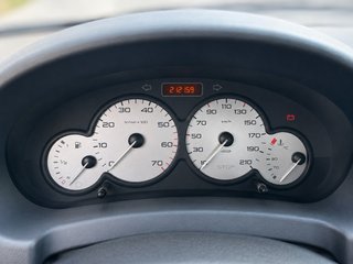 Peugeot Partner – 212.159 km – 5 plazas – Baca