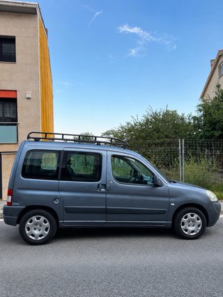 Peugeot Partner – 212.159 km – 5 plazas – Baca