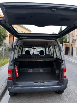 Peugeot Partner – 212.159 km – 5 plazas – Baca