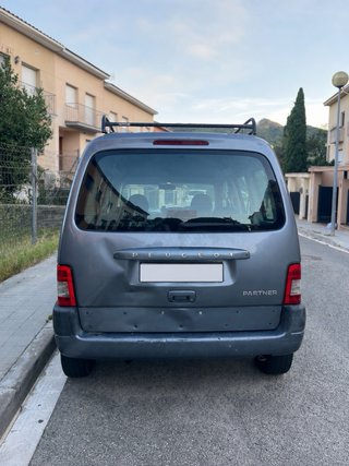 Peugeot Partner – 212.159 km – 5 plazas – Baca