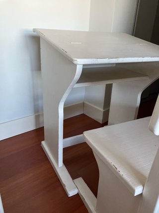 Pupitre infantil de madera blanco