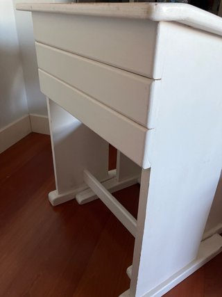 Pupitre infantil de madera blanco
