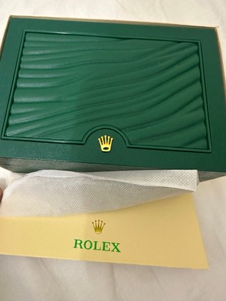Reloj elegante premium plateado con caja