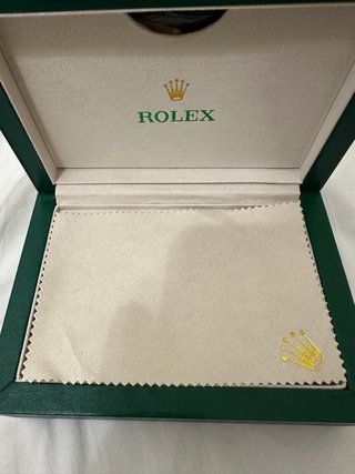 Reloj elegante premium plateado con caja