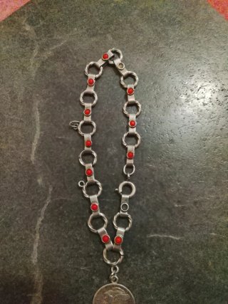 Pulsera P 900 colgante moneda y Piedras de corral