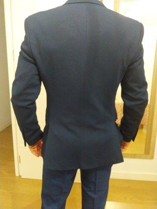 Americana azul marino con botones beige