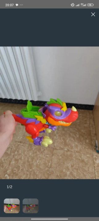 Juguete dinosaurio de plástico
