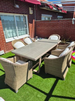 Sillón de mimbre para exterior