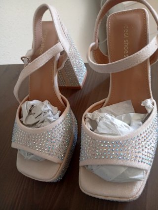 ZAPATOS DE FIESTA NUEVOS SIN ESTRENAR 10€ Precioso