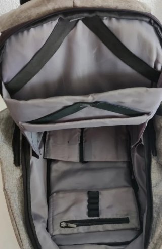 Mochila gris antirrobo