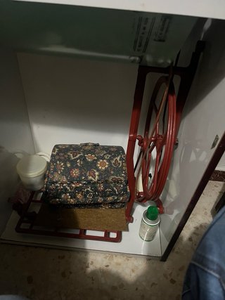 Máquina de coser antigua Alfa con muble ncluido