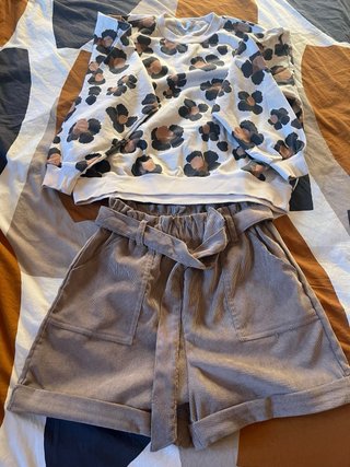 Conjunto shorts de pana y sudadera niña