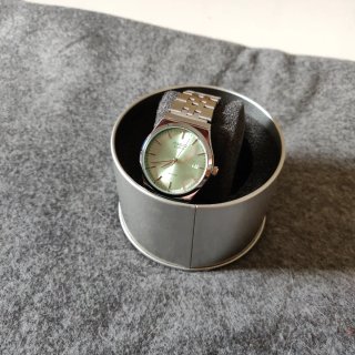 Reloj Casio Quartz Verde y Plateado