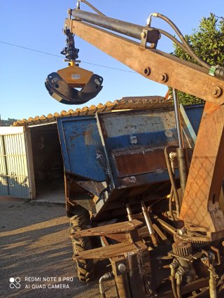 REMOLQUE FORESTAL PARA TRACTOR CON TRACCIÓN Y GRÚA