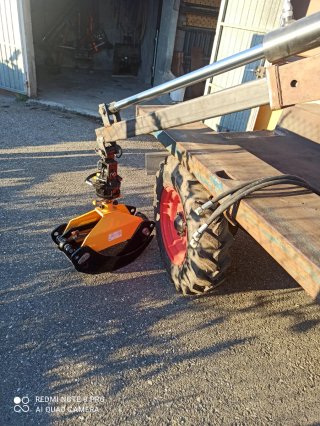 REMOLQUE FORESTAL PARA TRACTOR CON TRACCIÓN Y GRÚA