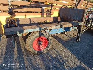 REMOLQUE FORESTAL PARA TRACTOR CON TRACCIÓN Y GRÚA