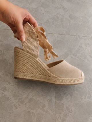 Cuñas beige atadas al tobillo Talla 36