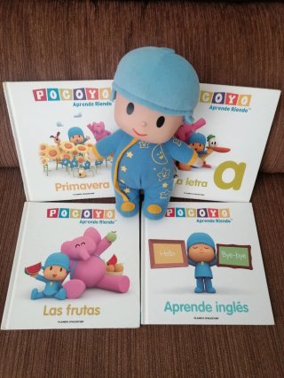 Muñeco Pocoyo y libros