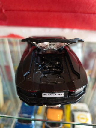 Lamborghini 1/24 Aventador maisto