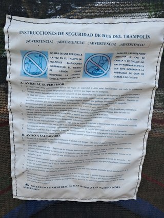 Cama elástica con red de seguridad