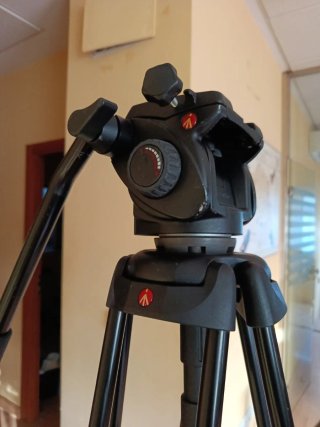 Trípode Manfrotto profesional + rótula vídeo 501HD