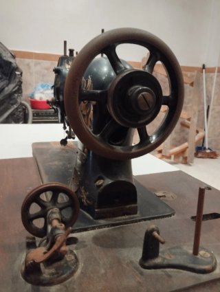 Máquina de coser Singer antigua