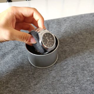 Reloj Casio negro y correa plateada