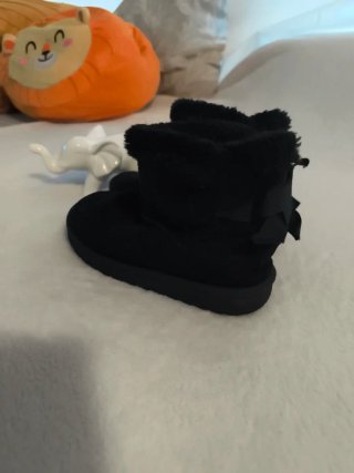 Botas negras con lazo Talla 25 a 26
