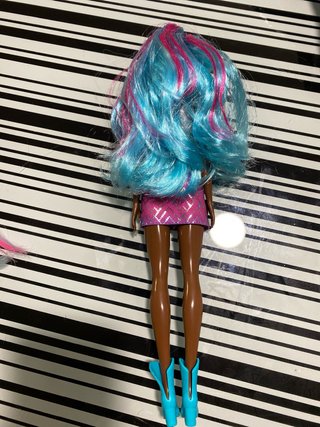 Muñeca Barbie Color Reveal