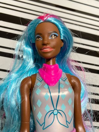 Muñeca Barbie Color Reveal