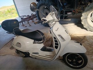 Vespa GTS 300 Blanca