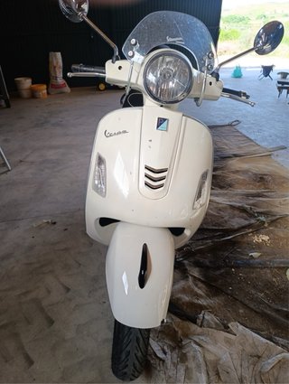 Vespa GTS 300 Blanca