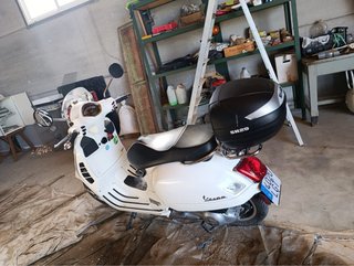 Vespa GTS 300 Blanca