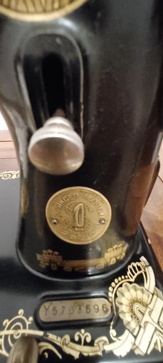 Máquina coser Singer 15K, 1929 con mueble y pedal.