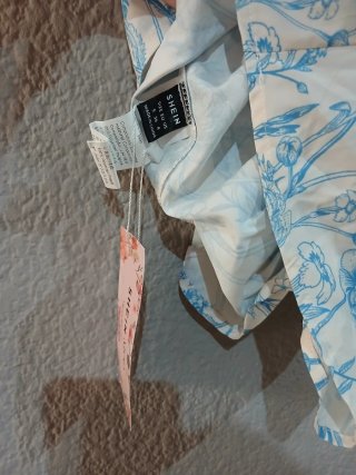 Vestido floral blanco y azul