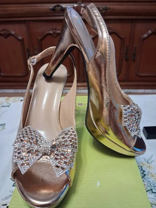 Zapatos de fiesta dorados talla 35